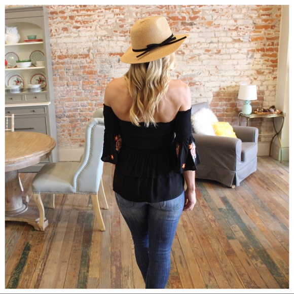 🌞SUMMER SALE🌞Black embroidered ruffle top - Picture 3 of 3
